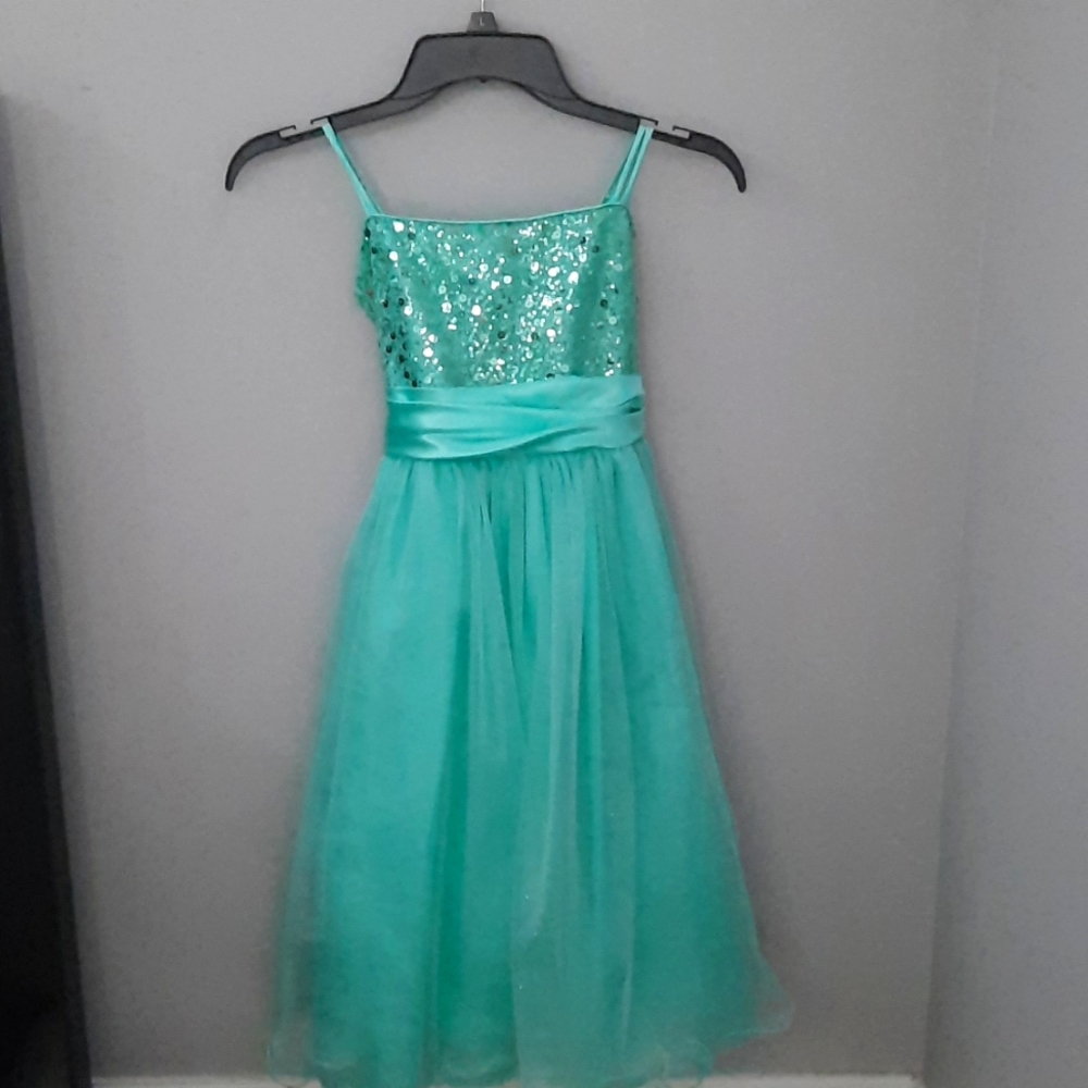 Sparklely green fluffy dress